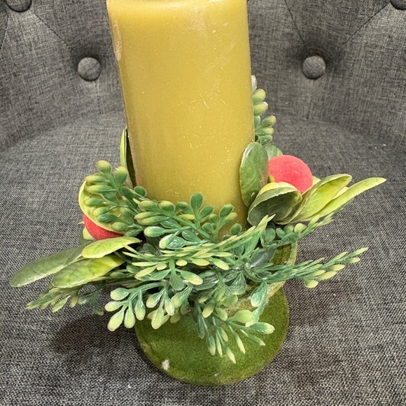 Vintage Green Candle Holiday Plastic Wreath & Velvet Base 7.5" Tall - Picture 6 of 7